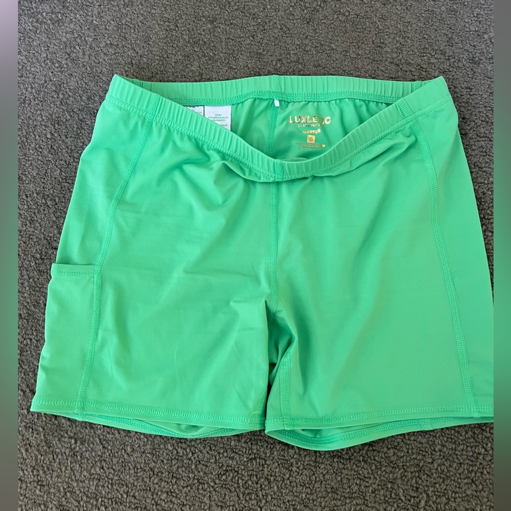 Lilly Pulitzer athletic short. Lime green ladies sz 6.